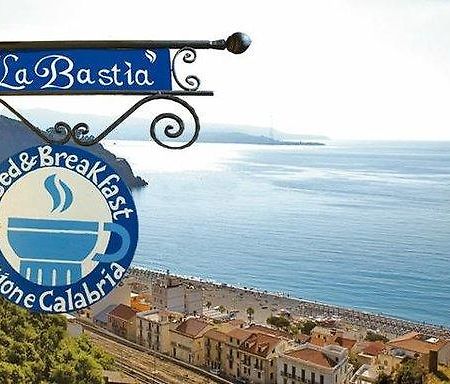 La Bastia Bed & Breakfast Scilla Bagian luar foto