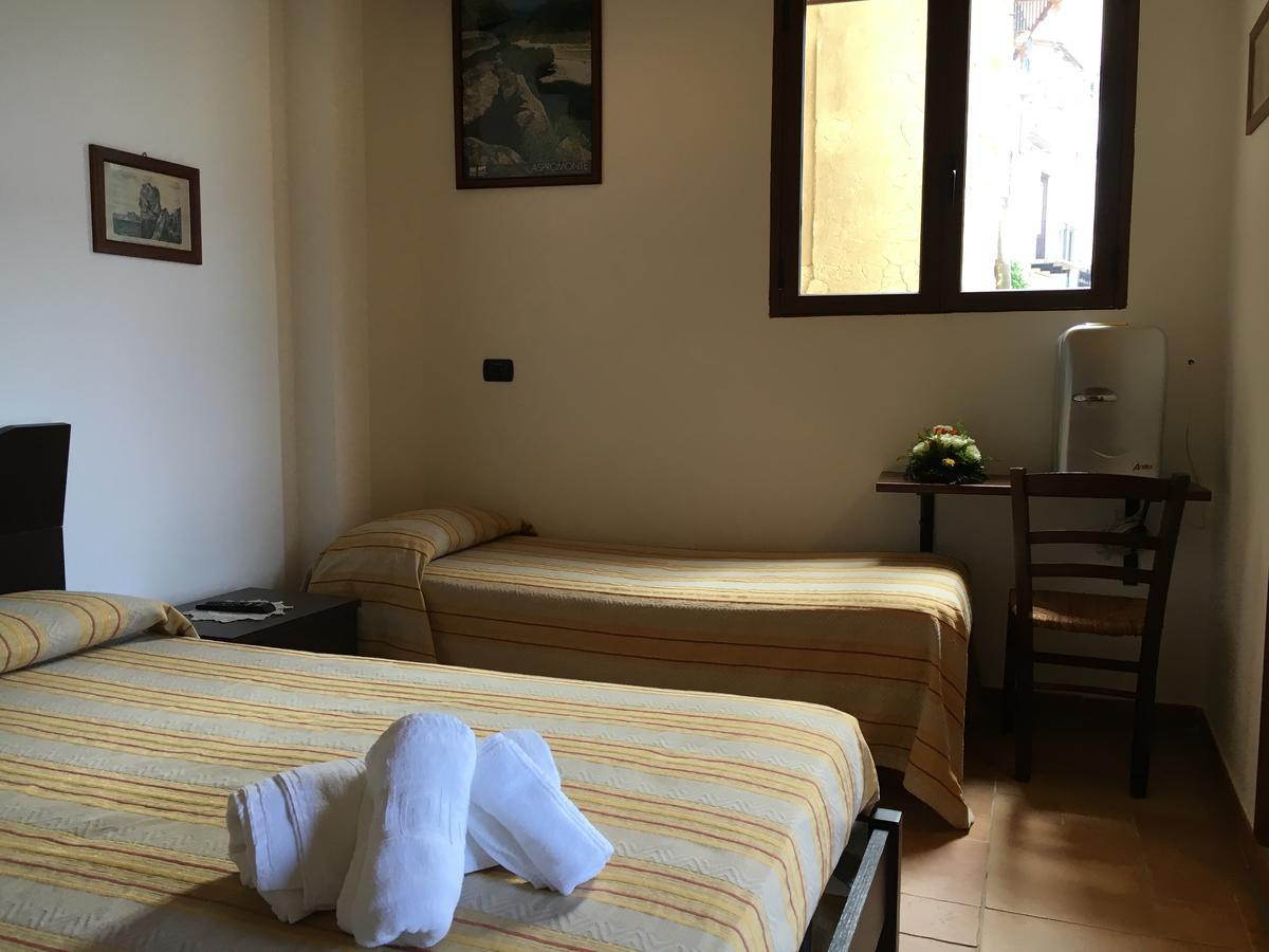 La Bastia Bed & Breakfast Scilla Bagian luar foto