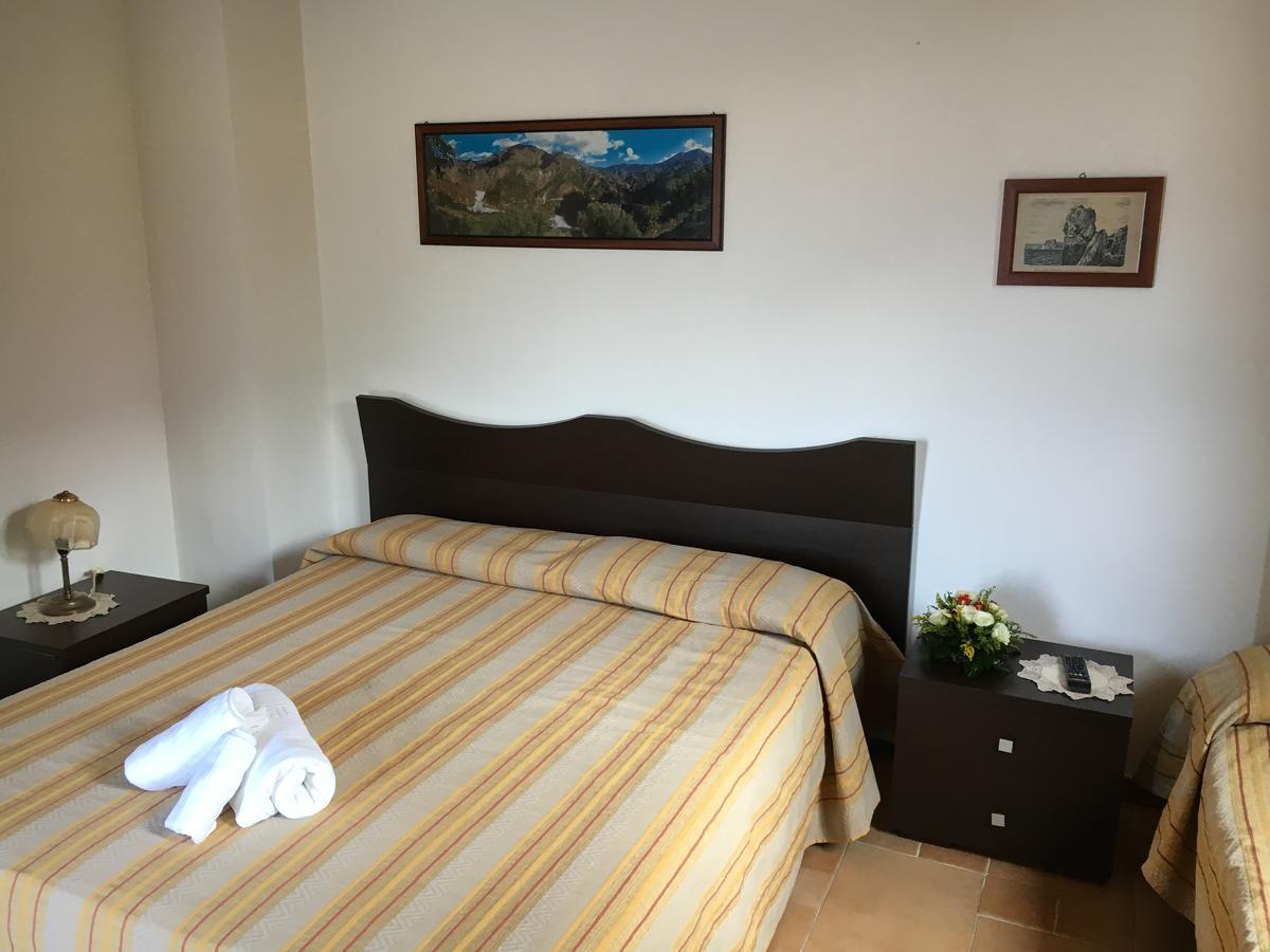 La Bastia Bed & Breakfast Scilla Bagian luar foto