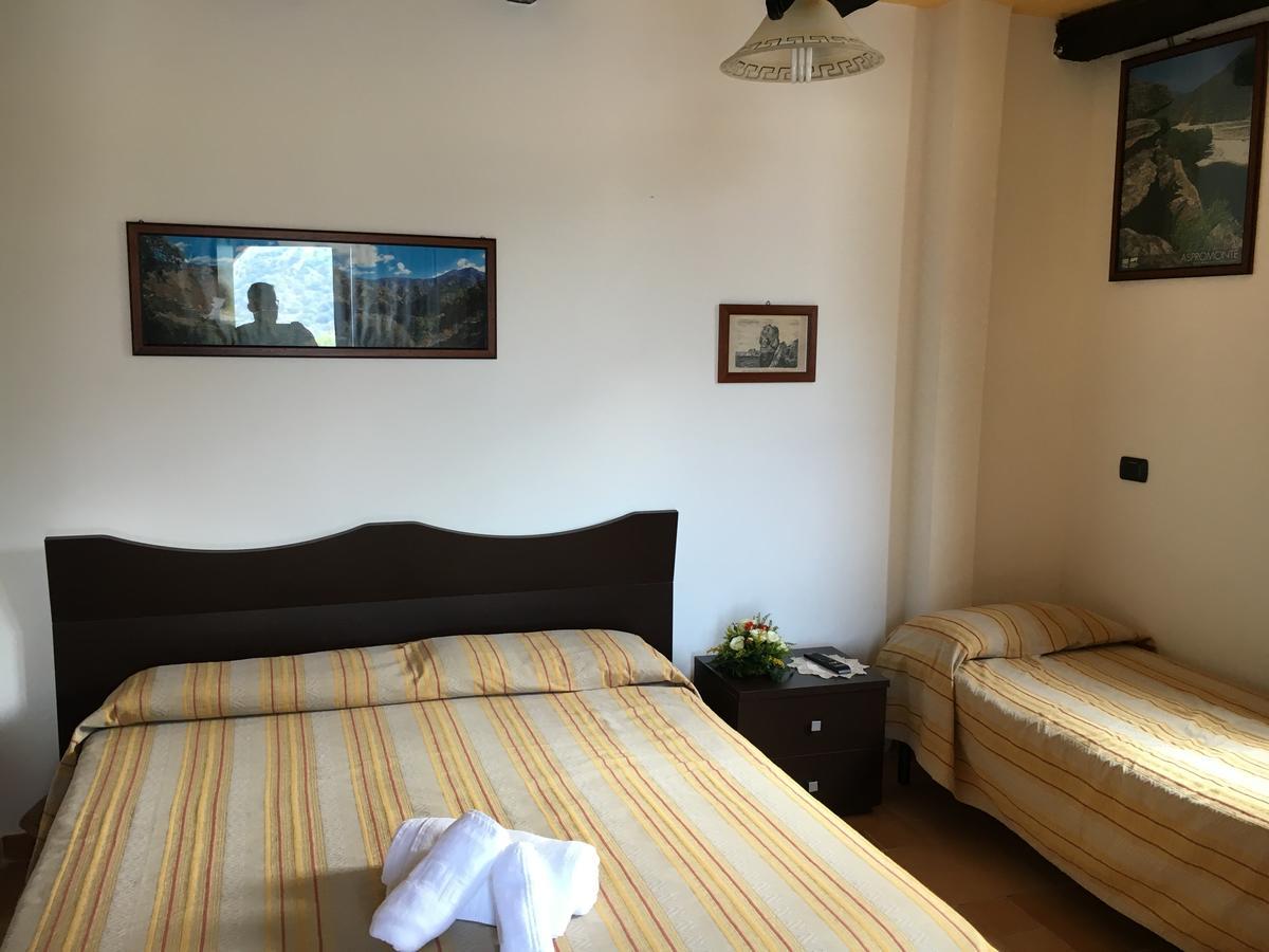 La Bastia Bed & Breakfast Scilla Bagian luar foto
