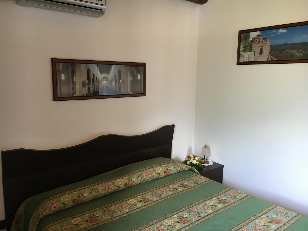 La Bastia Bed & Breakfast Scilla Bagian luar foto