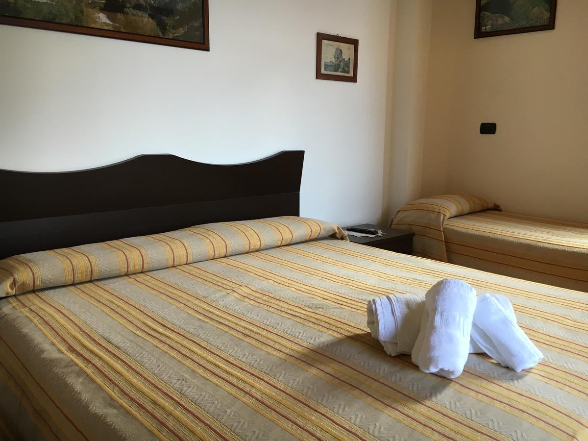 La Bastia Bed & Breakfast Scilla Bagian luar foto