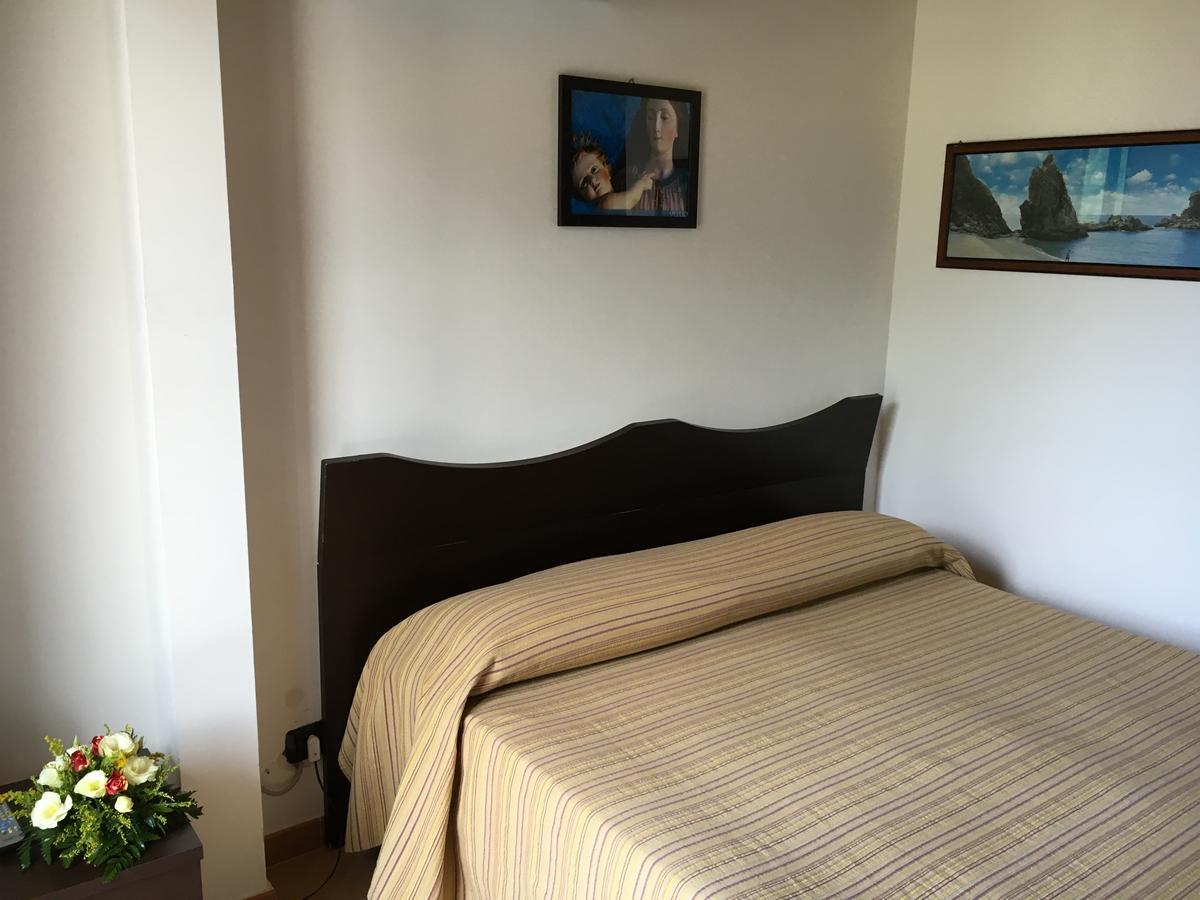 La Bastia Bed & Breakfast Scilla Bagian luar foto