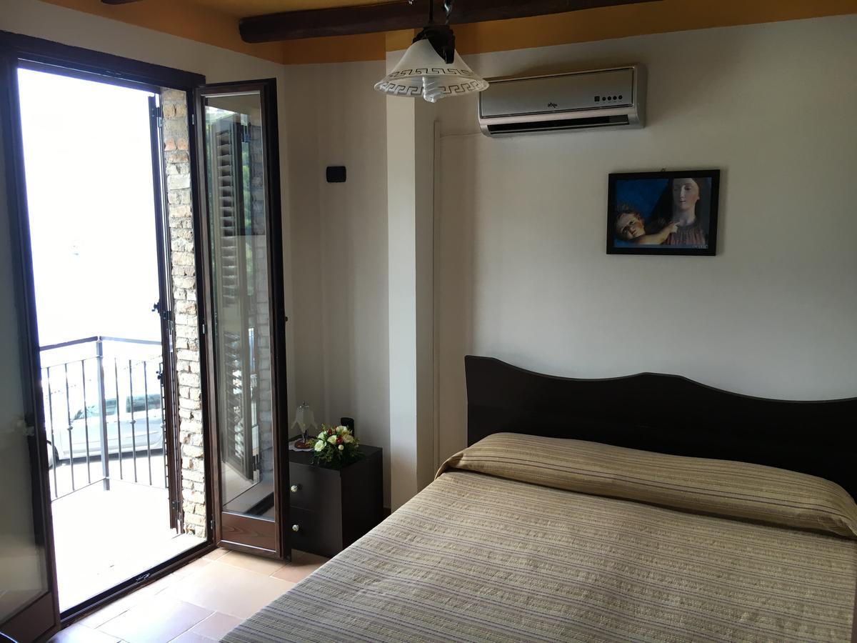 La Bastia Bed & Breakfast Scilla Bagian luar foto