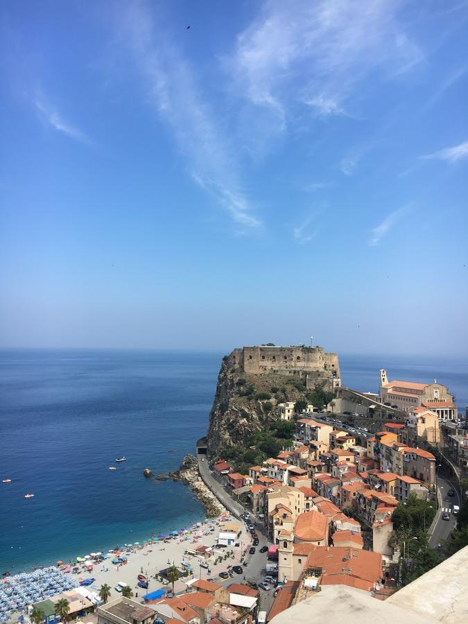 La Bastia Bed & Breakfast Scilla Bagian luar foto