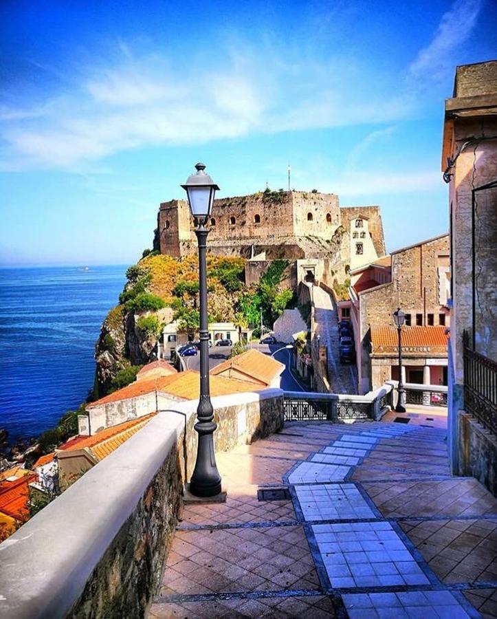 La Bastia Bed & Breakfast Scilla Bagian luar foto